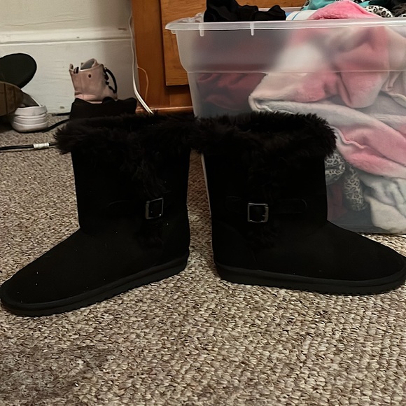 Shoes - Picture 3 of 3